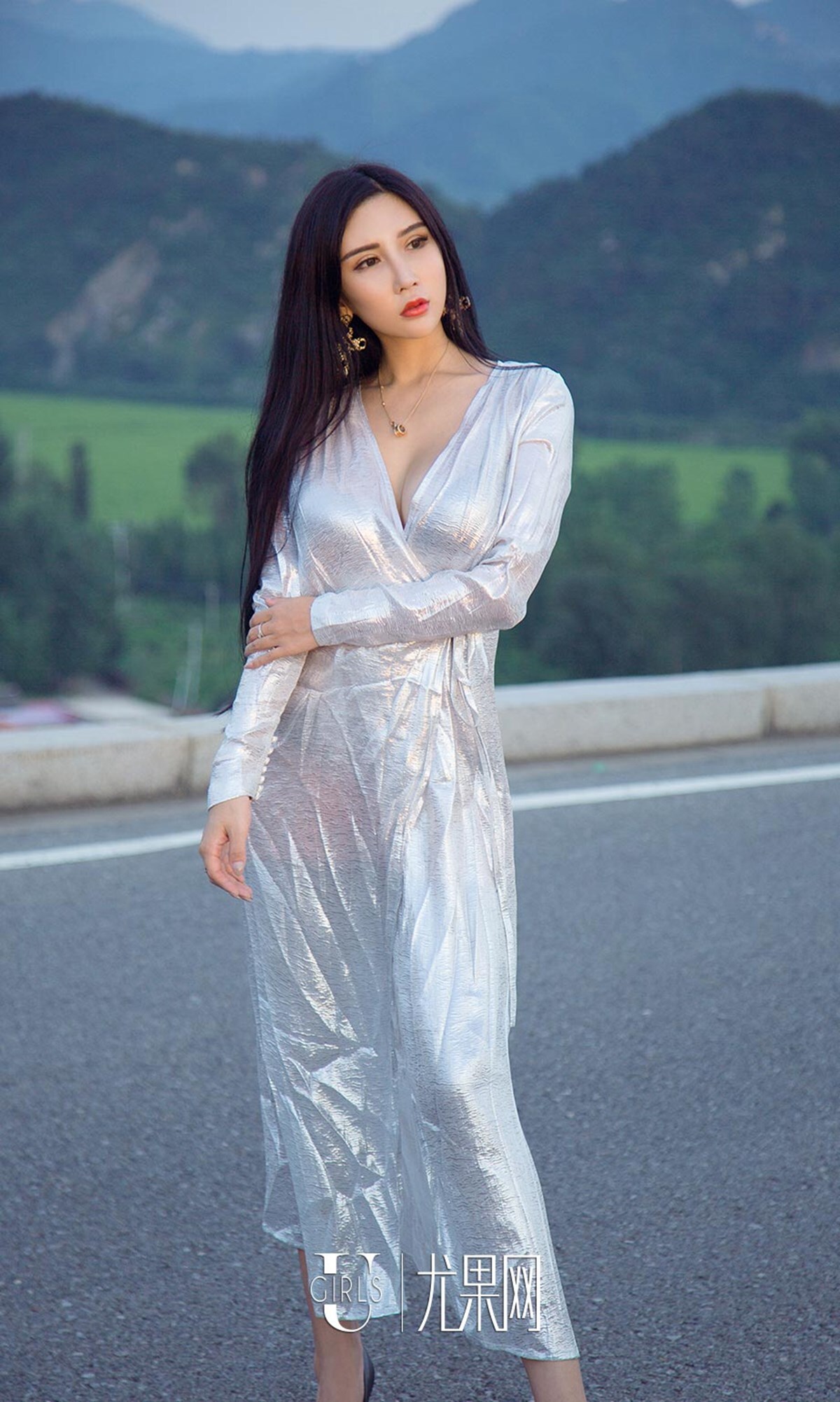 [爱尤物]2018APP NO.1208 艾霓莎一花路放